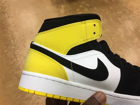 Share yours — take your best photo and share on instagram or twitter with the tag #airjordancollection. Men's Air Jordan 1 Mid SE Tour Yellow Toe 852542-071 New ...