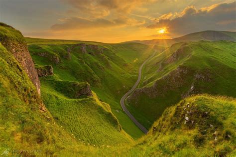 Winnats Pass Castleton Peak District Derbyshire England Peak