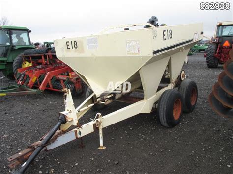 Used Willmar 500 Spreader Fertilizer Agdealer