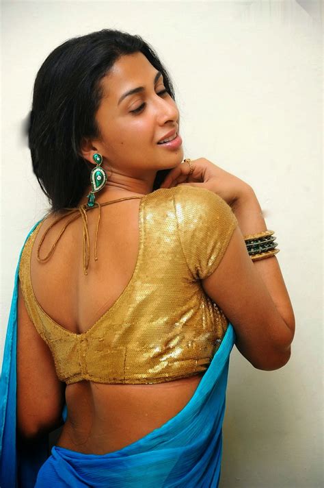 Cap Actress Gayathri Iyer Hot Saree Photos