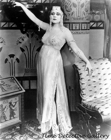 Silent Screen Actress Theda Bara As Cleopatra 8 1917 Celebrity