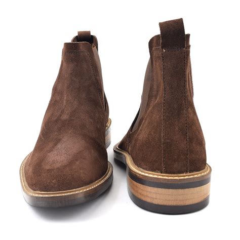 The chelsea boot made their first debut as a legitimate style in the 1960s, when a similar boot appeared on the feet of the beatles. Buy Brown Suede Chelsea Boots Mens | Gucinari Style