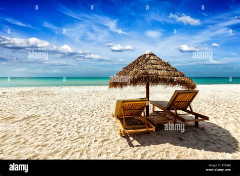 Urlaub Ferien Hintergrund Wallpaper Zwei Strand Liegestühle Unter