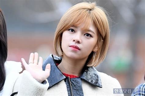 트와이스 cheer up 정연 직캠 by 델네그로. 포토 트와이스 정연 무표정에도 돋보이는 미모 | 한경닷컴