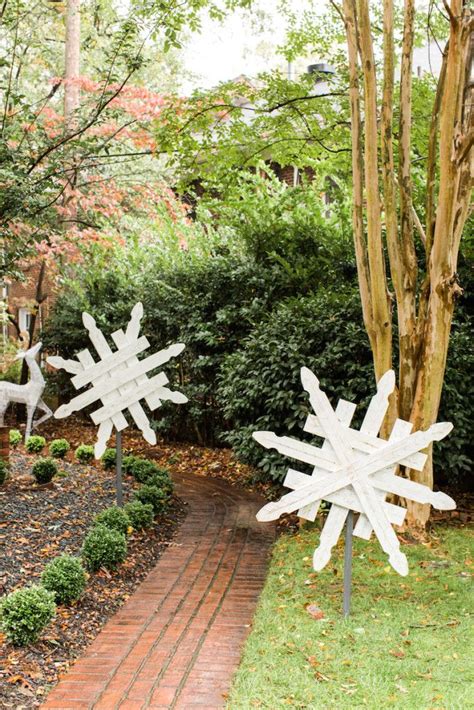 Diy Snowflake Yard Decoration The Home Depot Blog Outdoor Christmas