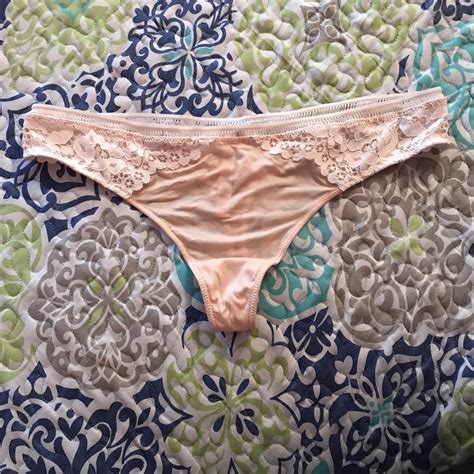 New Womens Victorias Secret Thong Size L New Without Tags Floral
