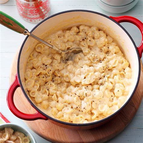 This recipe however, is mostly done in a skillet before being baked at a lower temperature for 10 minutes and then a quick trip under the broiler for those undeniable crispy brown bits. White Cheddar Mac & Cheese Recipe | Taste of Home