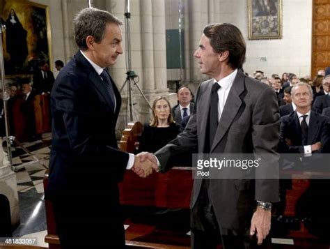 former spanish prime ministers jose luis rodriguez zapatero and jose foto di attualità