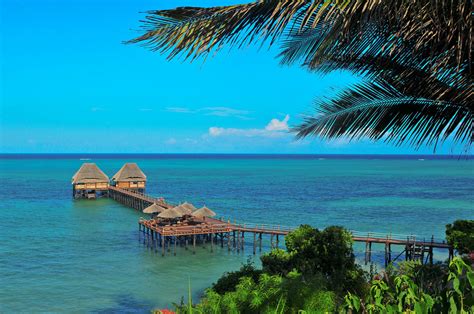 The name is derived from tanganyika, its area on the mainland, and the zanzibar islands off its east coast. Tanzania: más que playas - ACNUR