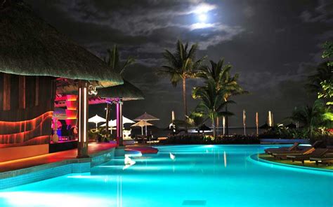 20 Breathtaking Nighttime Pool Views