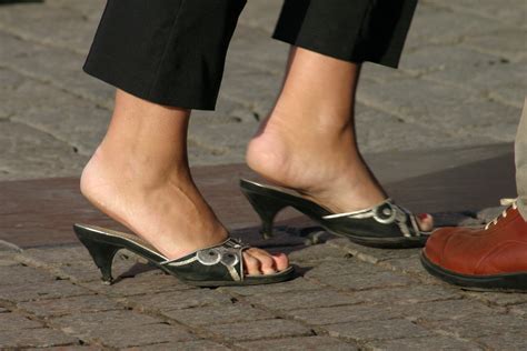 Wallpaper Street Summer Woman Sexy Feet Toes Sandals Candid