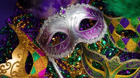 Gold Silver Mardi Gras Mask With Green Feathers Hd Mardi Gras Wallpapers Hd Wallpapers Id 61067