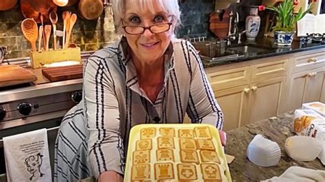 Pour the mixture over the cookies and bananas and cover with the. Not Your Mama's Banana Pudding By Paula Deen