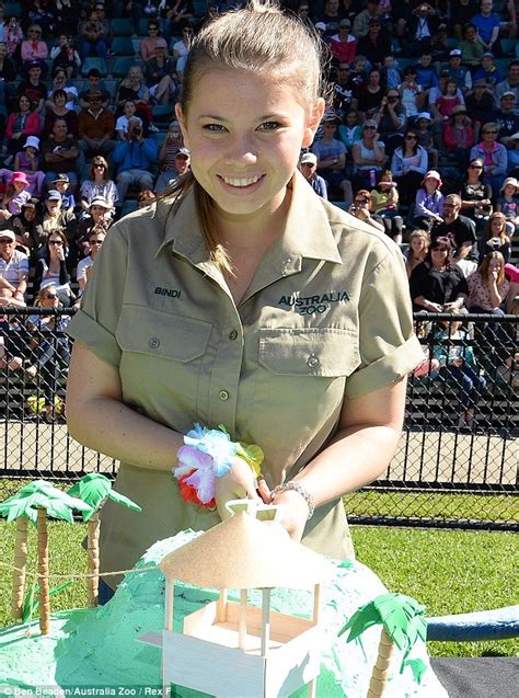 Steve Irwins Daughter Bindi Blows Out The Candles On Her 15th Birthday