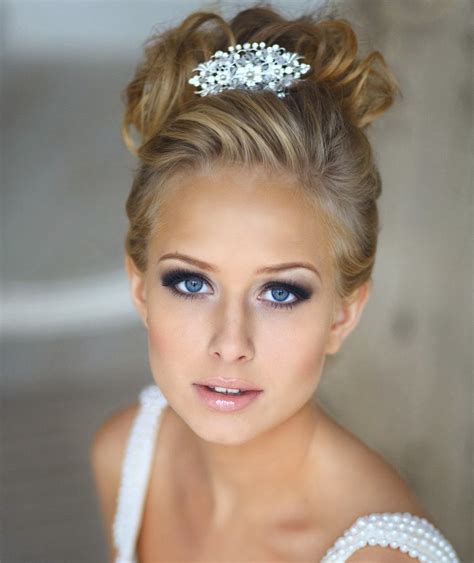 Stunning Wedding Makeup Looks For The Future Brides