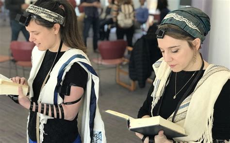 Women And Transgender Jews To Shoot Explainer Video On How To Lay Tefillin
