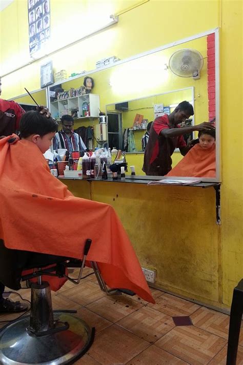 Kalau ingin bagian jambul yang lebih panjang, kamu tidak perlu menggunakan. Kedai Gunting Rambut Jalan Tar - Rm3 je, mana nak cari di ...