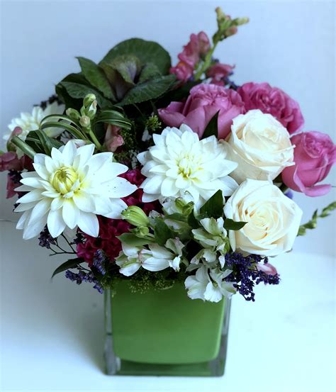 Dreamy White Dahlias W Pink David Austin Garden Roses Add Softness To