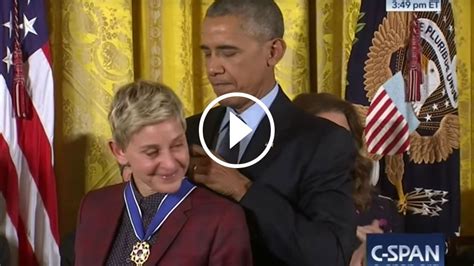 Émue Ellen Degeneres Reçoit La Medal Of Freedom Par Barack Obama Vanity Fair