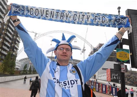 Look 32 Photos Of Coventry City Fans Outside Wembley Coventrylive