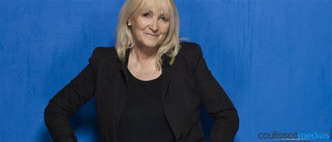 Her father was an engineer and her mother a housewife. Julie (Europe 1)