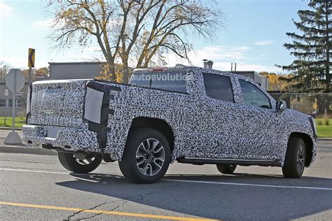 Spyshots 2019 Gmc Sierra 1500 Gets Aggressive Grille And Led