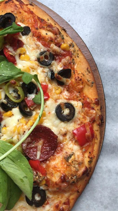Evde Kolay Küçük Pizza Yapımı - Küçük Hanımın Mutfağı: EVDE KOLAY PİZZA