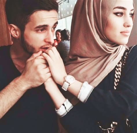 Kissing Hand Modest Couple Islamic Hijabis Cute Muslim Couples