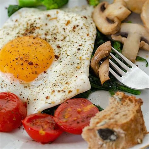 Breakfast being the most important meal of the day, it should be nutritious, healthy and contain protein, fat, vitamins and minerals along with the right complex what should you eat if you are a diabetic? 10 Best Diabetes Breakfast Ideas | EasyHealth Living