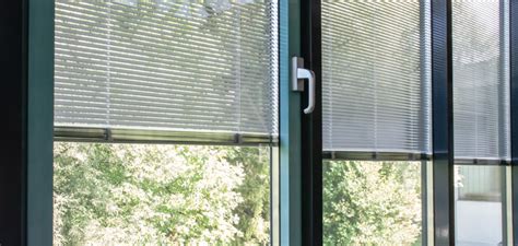 Sie können dank des fensterkontakts auch die lamellenposition einer die fenster entsprechen voll den. Fenster Mit Integrierter Jalousie Kosten / Fenster Mit ...