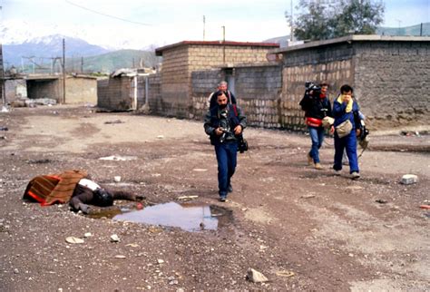 Öztürk'ün fotoğrafları kürtler için yıllarca unutulmayacak bir travmayı ve en derin gözyaşını doğurdu. Sibel Hürtaş (@Sibelhurtas) | Twitter
