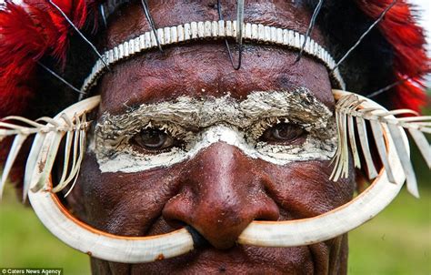 Stunning Photos Offer A Glimpse Into Indonesias Rarely Seen Tribes