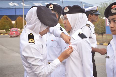 Perbezaan pegawai kadet upnm dengan pelajar universiti. ALAM's ROTU-Navy Official Blog: PENERIMAAN PINGAT ...