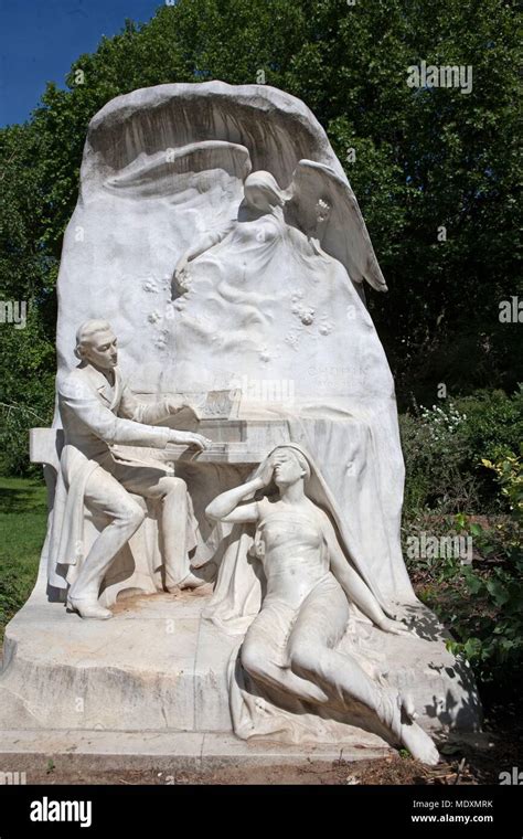 Paris Parc Monceau Statue In Tribute To Frederic Chopin Stock Photo