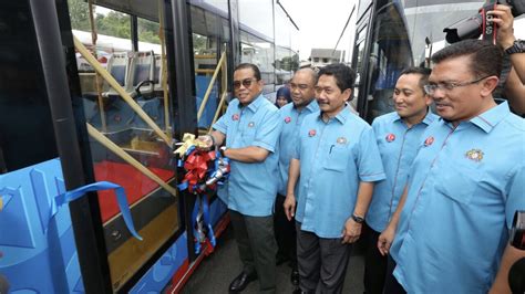 Takrifan dan konsep sistem pengangkutan di malaysia sering menjadi topik untuk soalan karangan pengangkutan awam (public transport) untuk pelajar. Menteri Besar Lancar TransJohor dan Pelan Induk ...