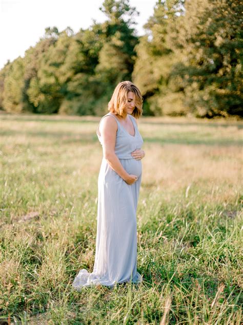 This Maternity Photogrpahy Session Is So Sweet And Romantic This