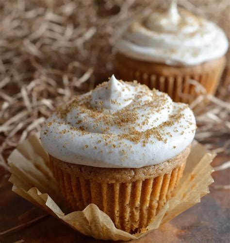 spiced cupcakes with cinnamon cream cheese frosting fun thanksgiving desserts desserts