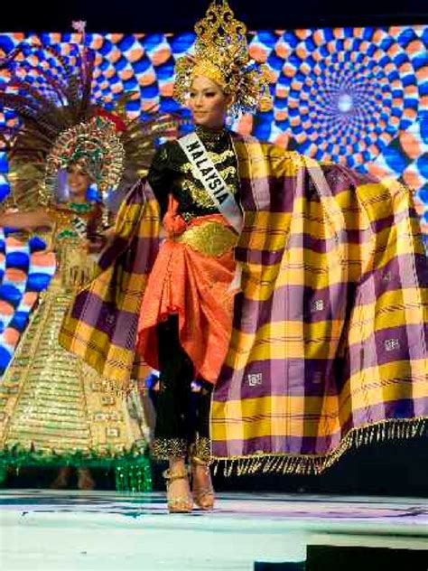 Pakaian adat ewer provinsi papua barat. Dalam Santun Ada Gagahnya, Ini Yang Anda Perlu Tahu ...