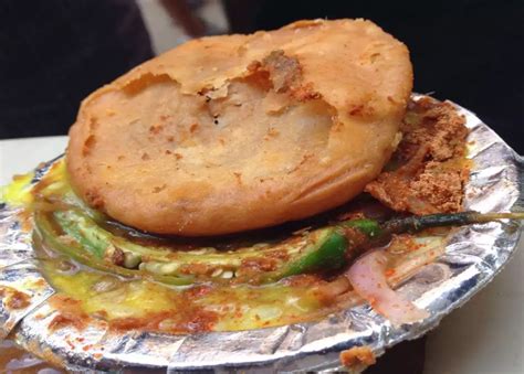 Best Street Food in Delhi Guide-25 Must Try Street Food Items in Delhi