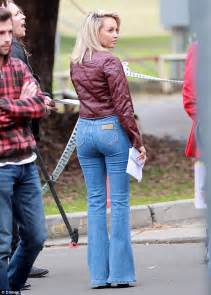 Samantha Jade Flaunts Her Shapely Derrière In Skin Tight Jeans Filming Home And Away Daily