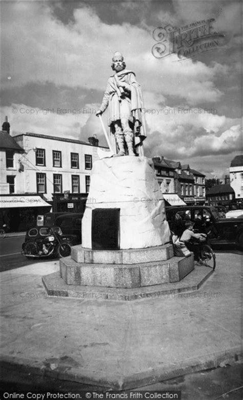 Photo Of Wantage King Alfreds Statue C1960