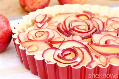 You Ll Be Surprised How Easy This Impressive Looking Pie Is To Make Apple Rose Pie Apple Roses