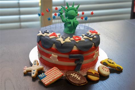 Unsere redaktion wünscht ihnen zuhause nun eine menge freude mit ihrem kuchen amerika flagge! Amerika Torte | Kuchen ideen, Torten, Kuchen