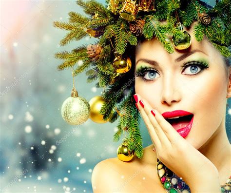 Christmas Woman Christmas Tree Holiday Hairstyle And Makeup — Stock