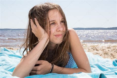 Adolescente En La Playa Foto De Archivo Imagen De My Xxx Hot Girl