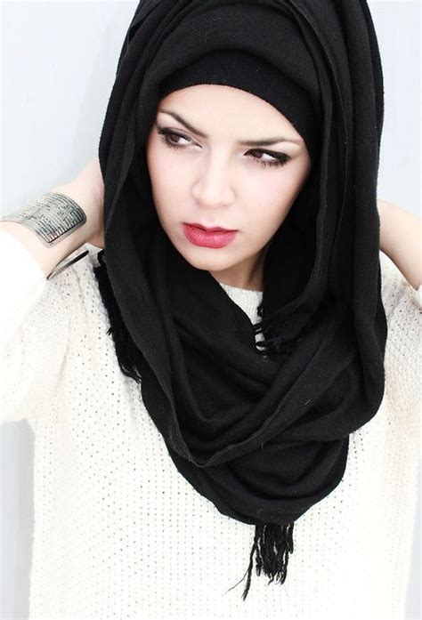 easy loose hijab tutorials explain that how women can achieve a casual look by using normal