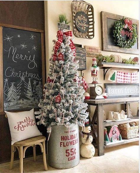 10 Rustic Farmhouse Christmas Tree