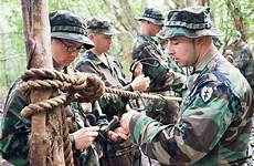 woodland camo jungle pattern m81 camouflage military remains choice soldier patterns teaches sgt lopez ascension eight knot tie staff student