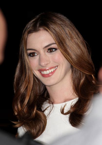 Anne Hathaway Hairstyles Fashion Style Share