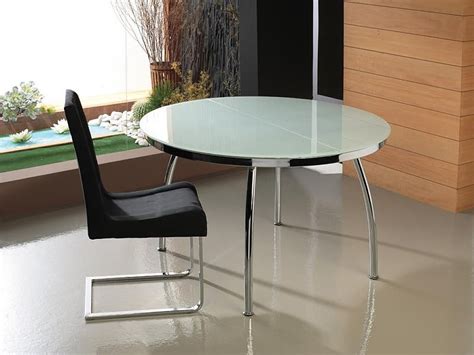 Esta mesa de cristal se adapta fácilmente a cualquier ambiente. Decorar cuartos con manualidades: Ikea mesa redonda para ...